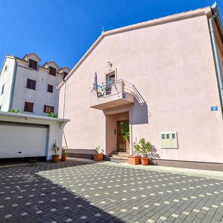 1 Bedroom Nice Apartment In Zadar Exterior foto