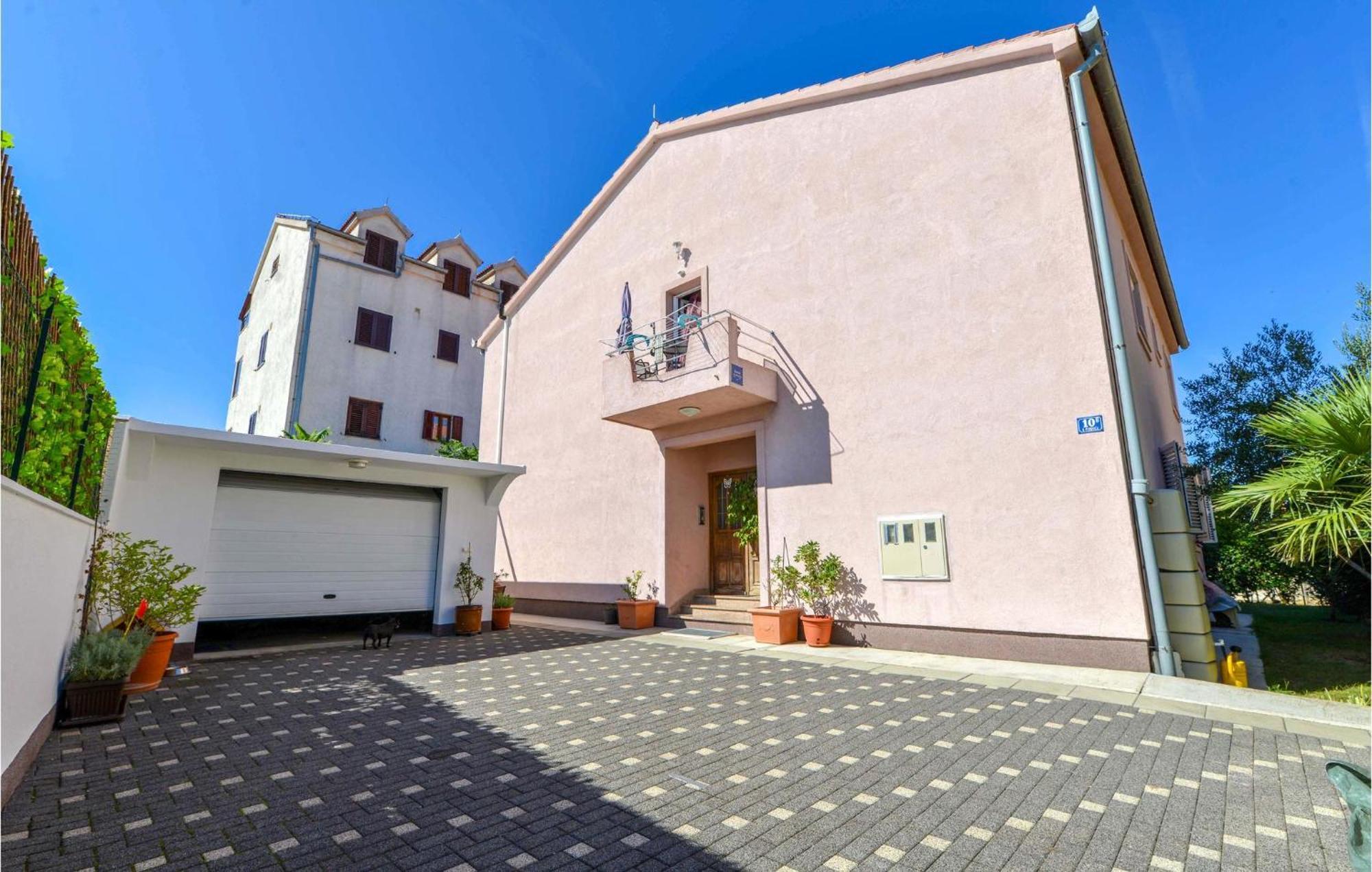 1 Bedroom Nice Apartment In Zadar Exterior foto