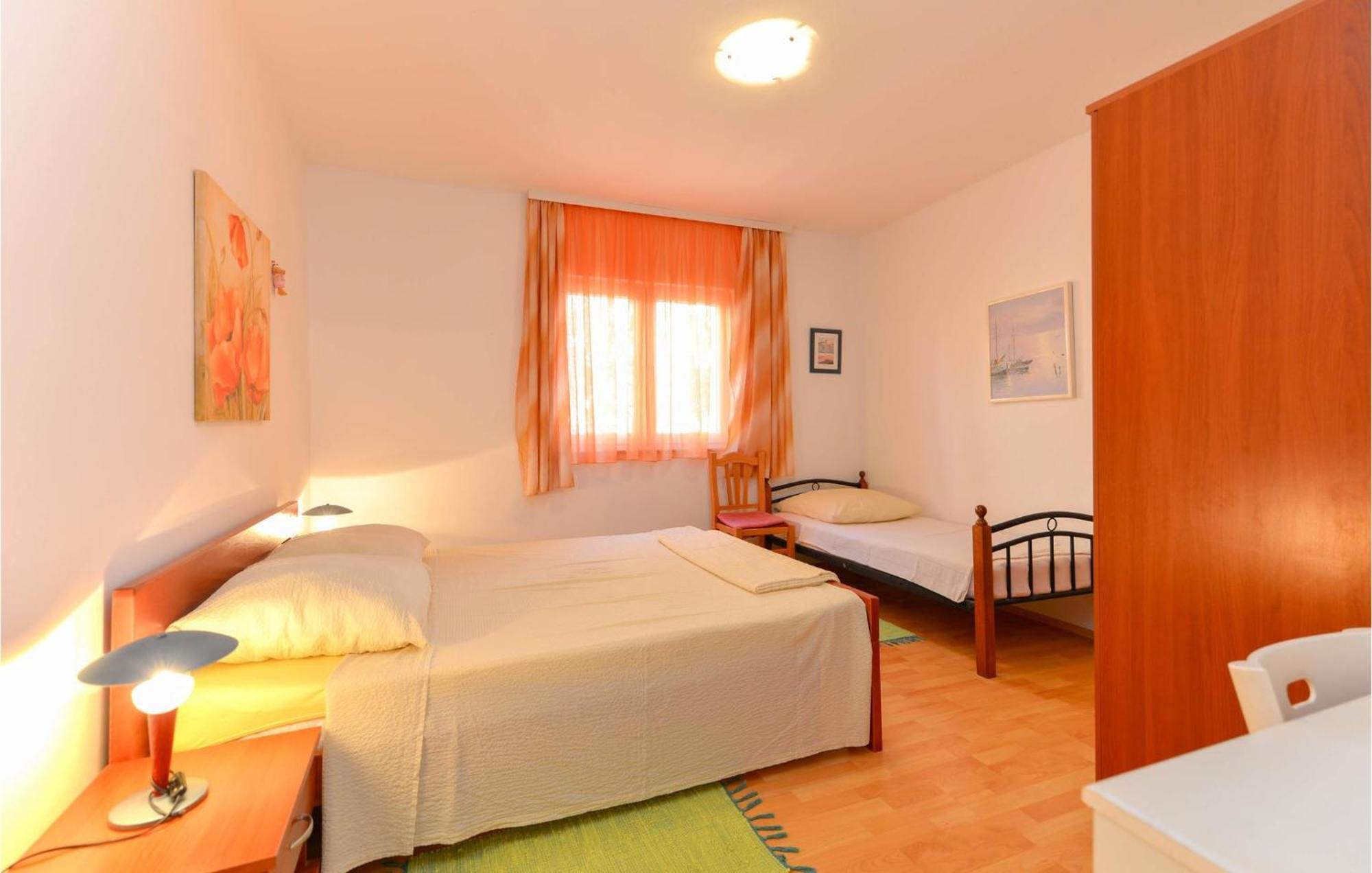 1 Bedroom Nice Apartment In Zadar Exterior foto