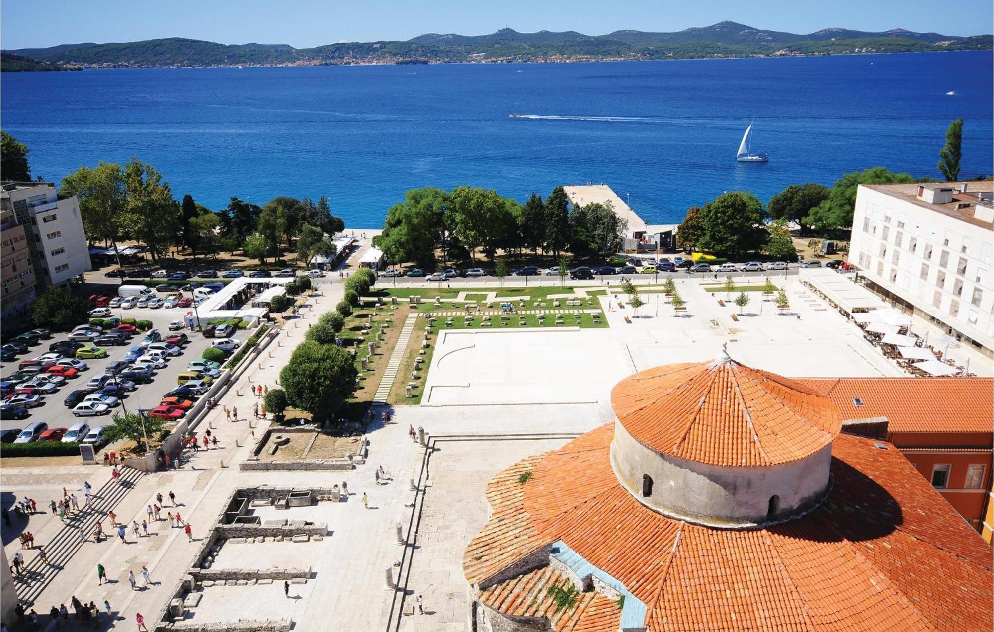 1 Bedroom Nice Apartment In Zadar Exterior foto