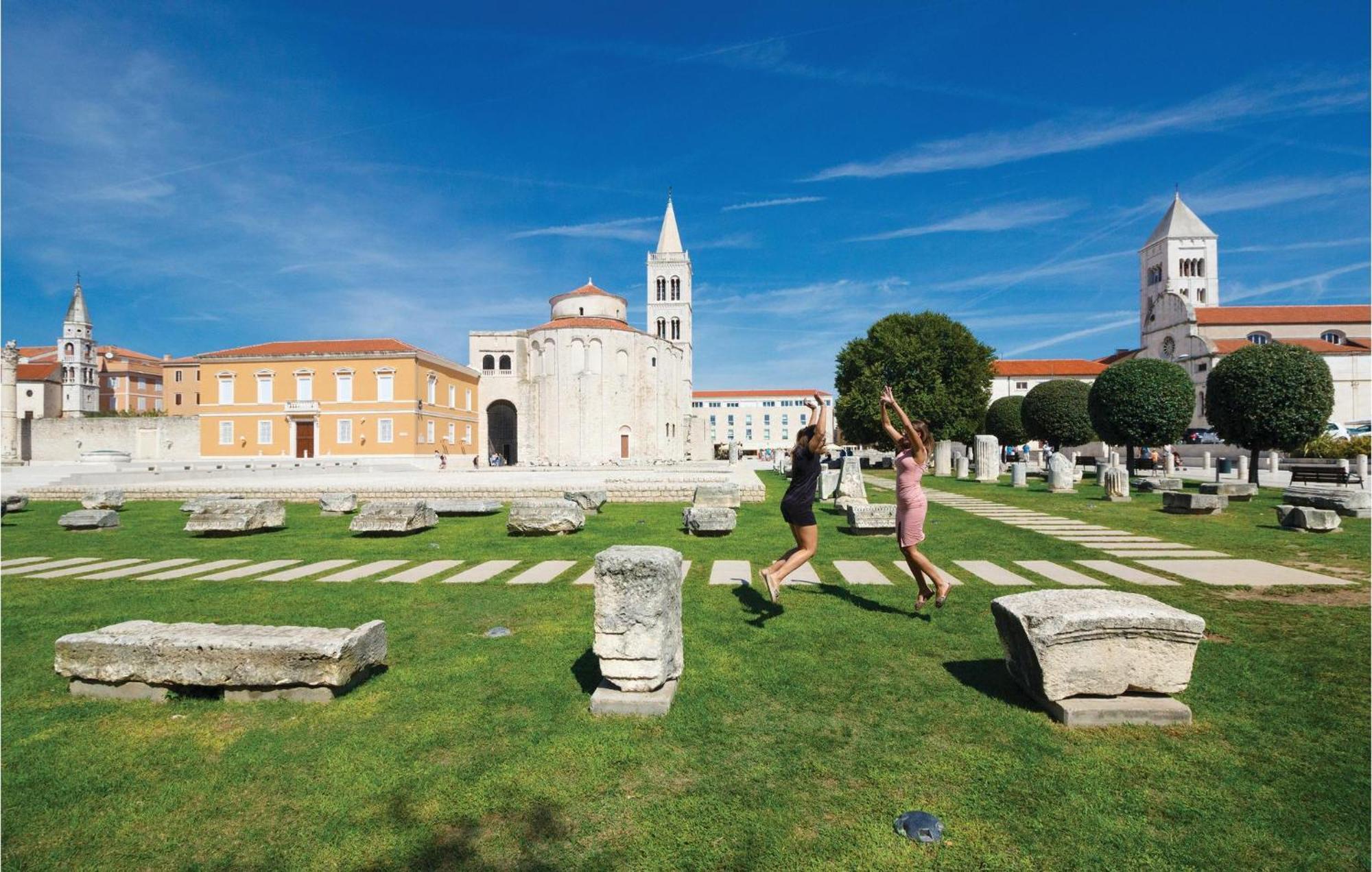 1 Bedroom Nice Apartment In Zadar Exterior foto